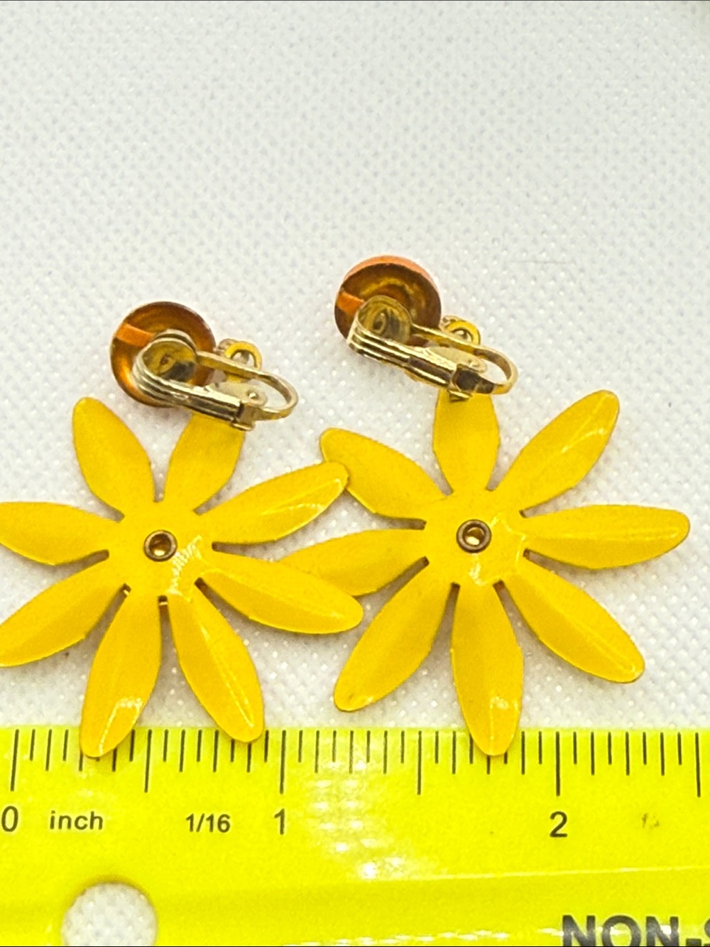 Incredible Yellow & Orange enamel dangle retro MCM Floral Drop Clip-On Earrings - Picture 7 of 9